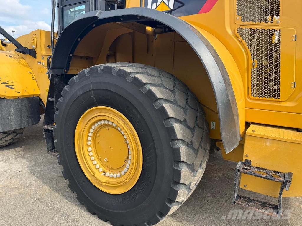 CAT 982M . لوادر بعجل