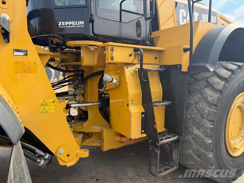 CAT 982M . لوادر بعجل