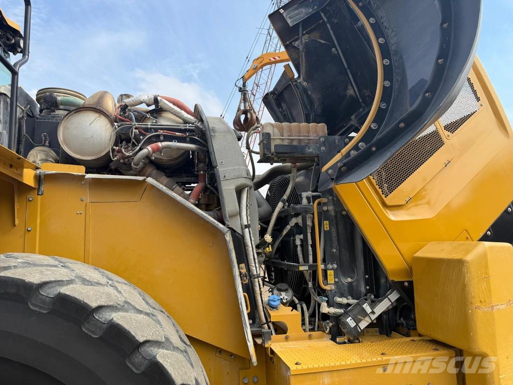 CAT 982M . لوادر بعجل