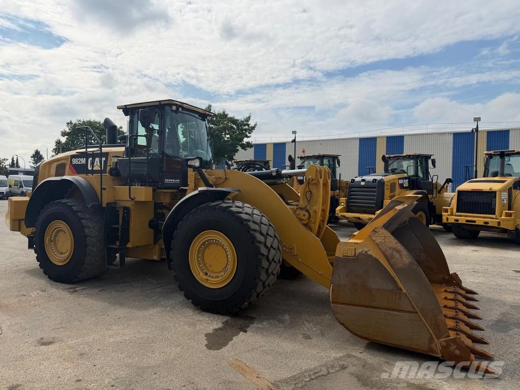 CAT 982M . لوادر بعجل