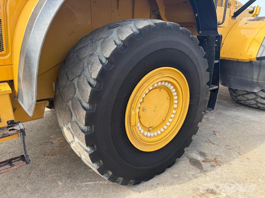CAT 982M . لوادر بعجل
