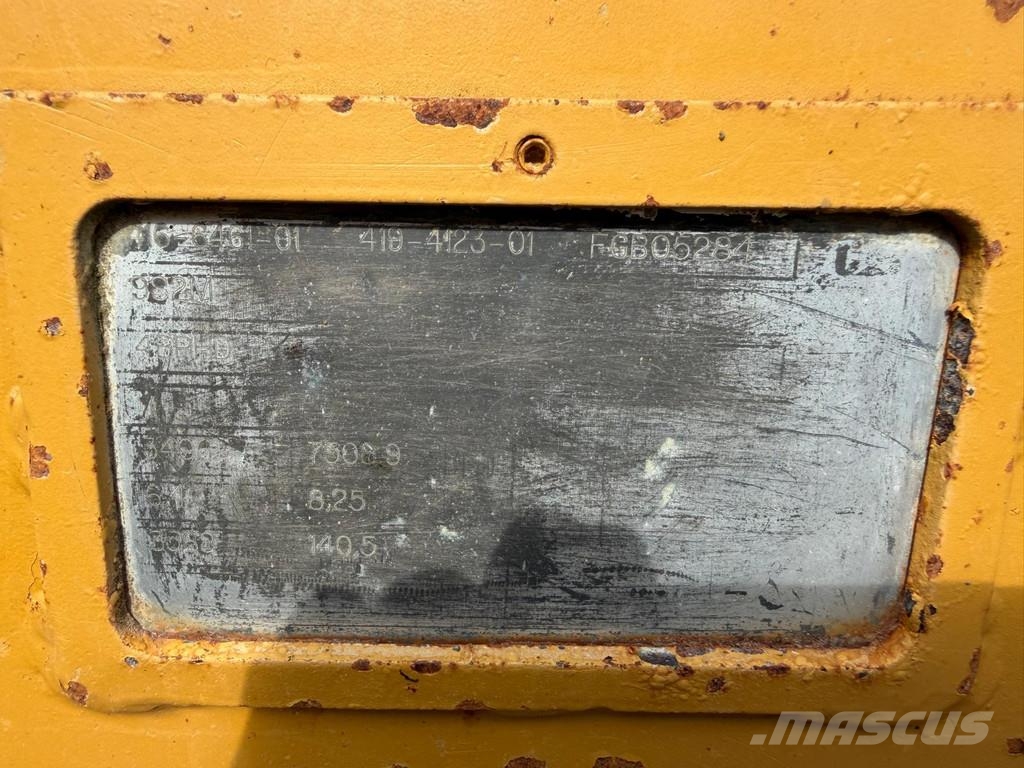 CAT 982M . لوادر بعجل