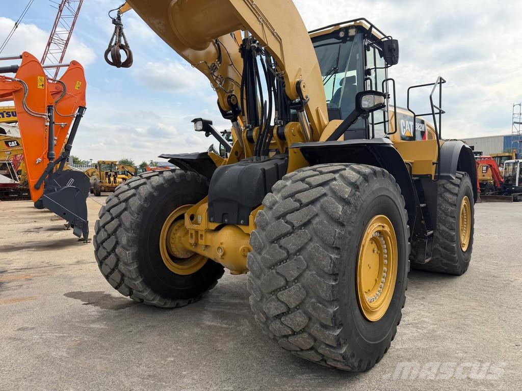 CAT 982M . لوادر بعجل