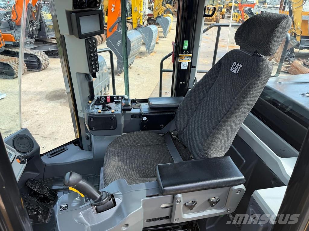 CAT 982M . لوادر بعجل