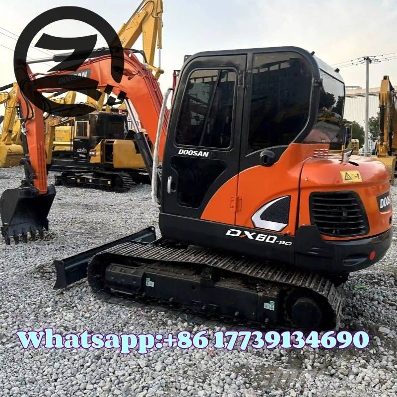 Doosan DX 60-9 C ミニ油圧ショベル 7t以下（ミニユンボ・ミニディガー）