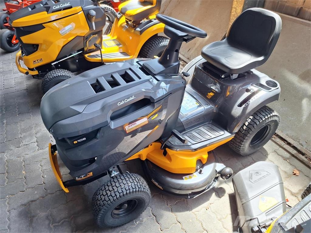 Cub Cadet LT3 S108 RASENTRATOR Pealseistavad niidukid