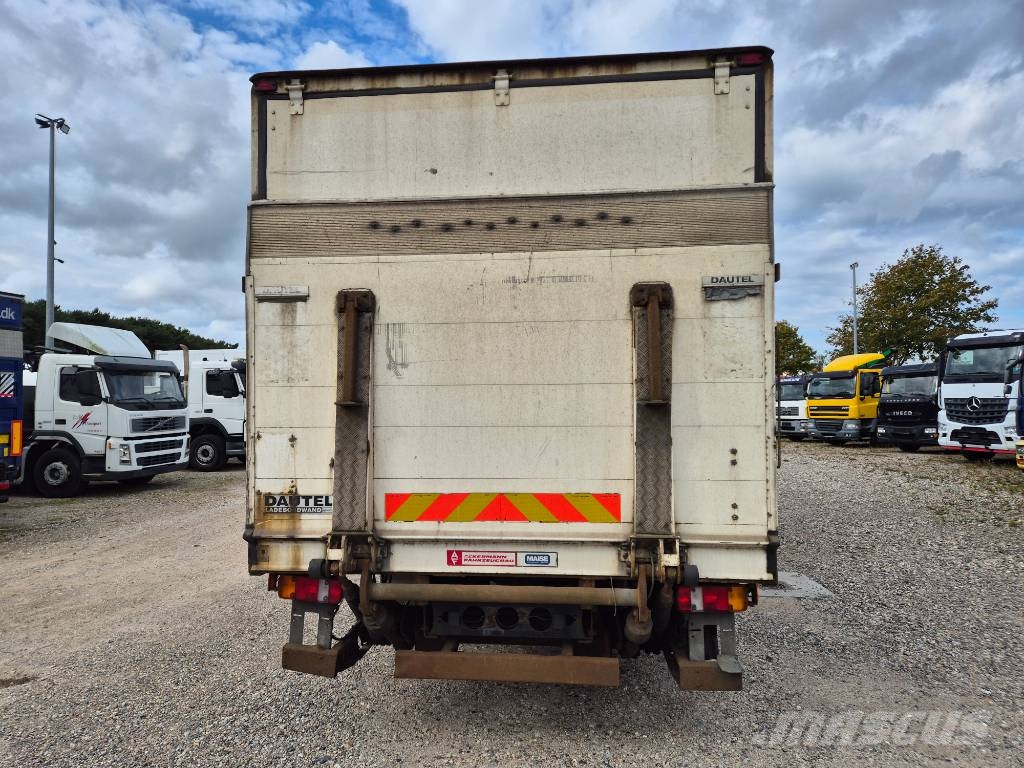 MAN TGL 10 / 12.180 4x2 with lift /ramp Camiones caja cerrada