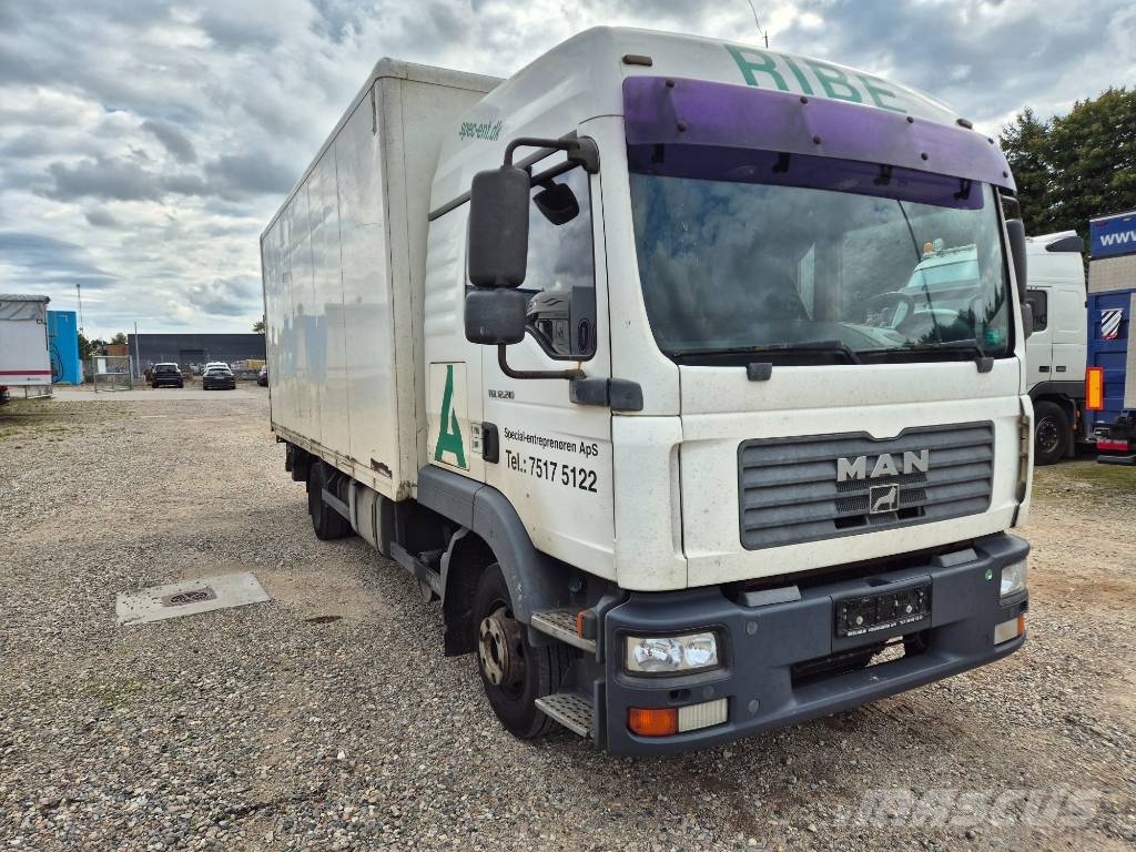 MAN TGL 10 / 12.180 4x2 with lift /ramp Camiones caja cerrada