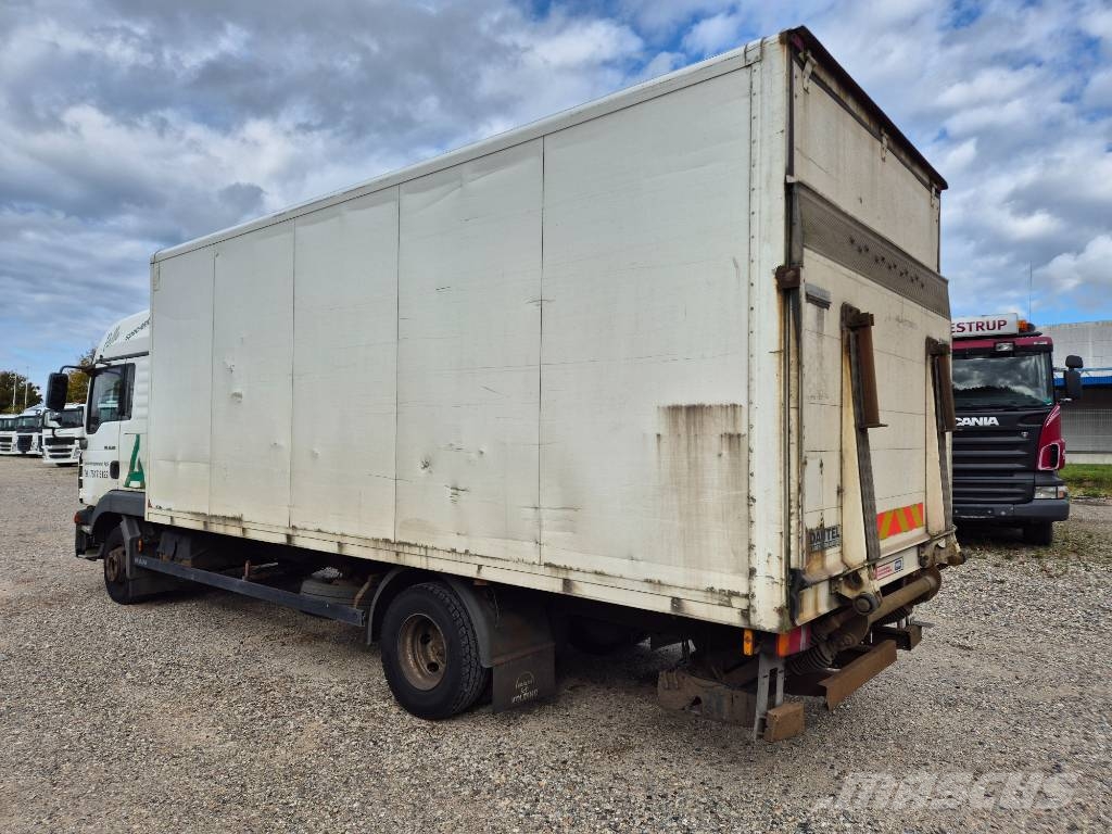 MAN TGL 10 / 12.180 4x2 with lift /ramp Camiones caja cerrada