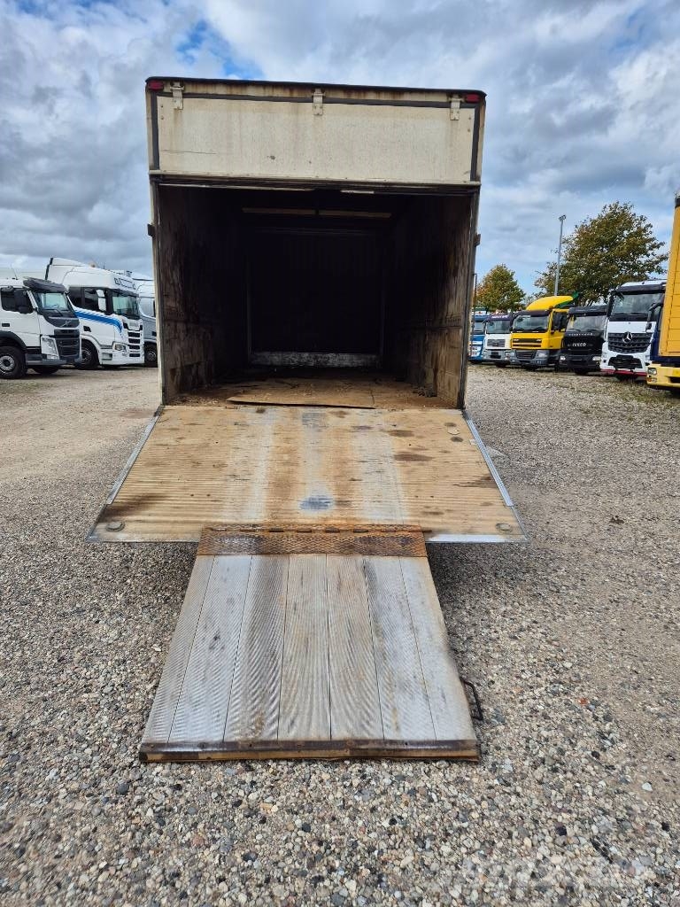 MAN TGL 10 / 12.180 4x2 with lift /ramp Camiones caja cerrada