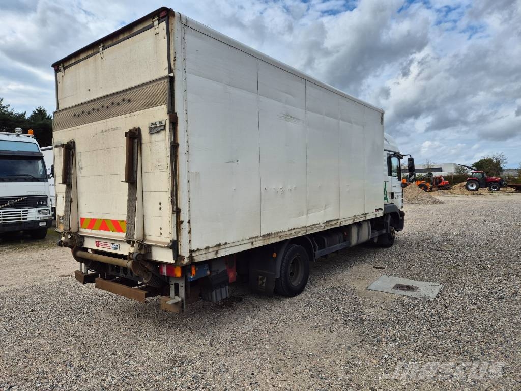 MAN TGL 10 / 12.180 4x2 with lift /ramp Camiones caja cerrada