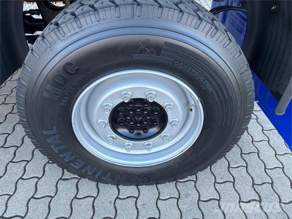 Mercedes-Benz Unimog U 530 mit neuem Motor Otros camiones