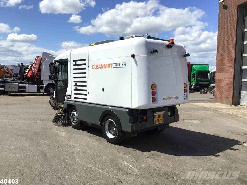 Ravo 5-SERIES 580 with 3-rd brush Sweeper trucks