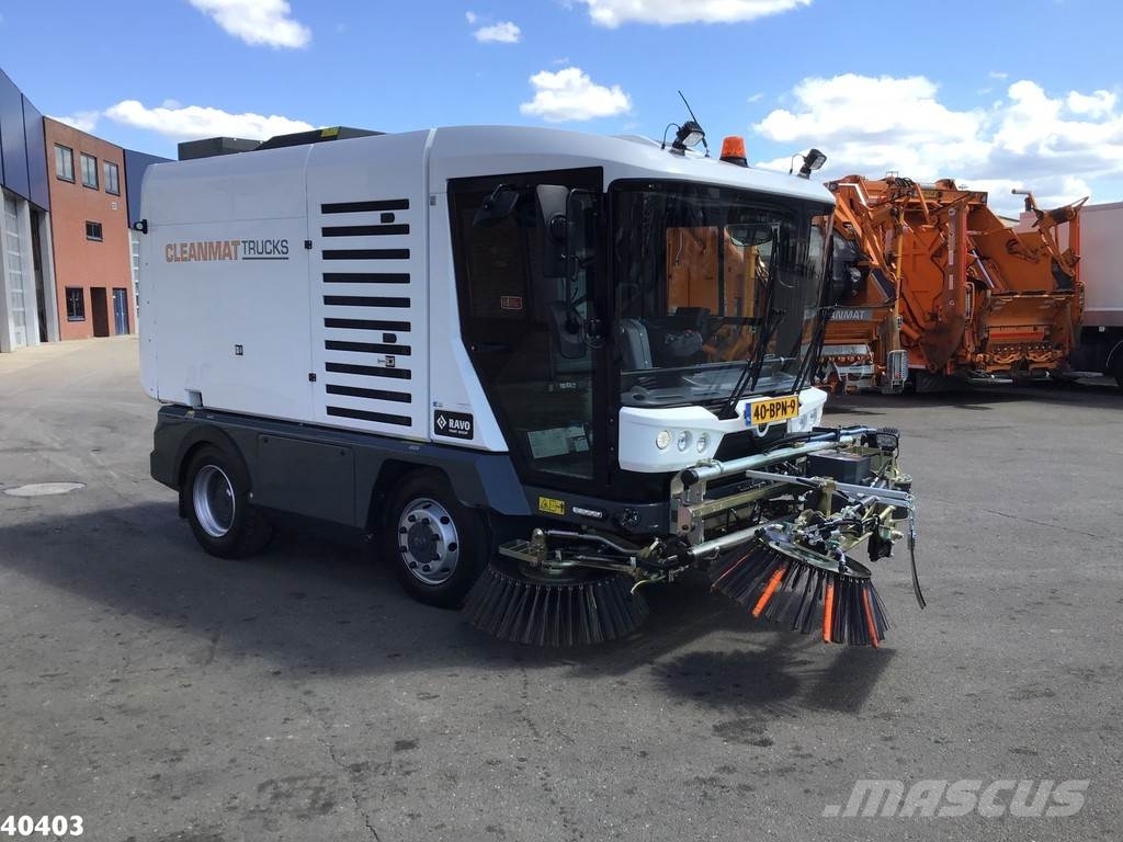 Ravo 5-SERIES 580 with 3-rd brush Sweeper trucks