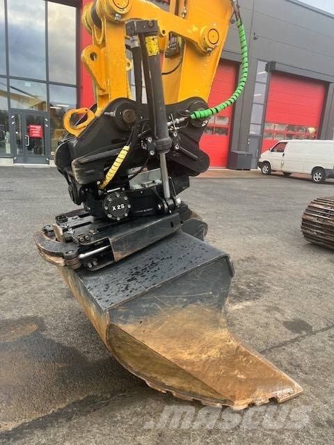 JCB JZ 255 LC / Tiltti+pihdit, Rasvari,Lämmitin Rupsgraafmachines