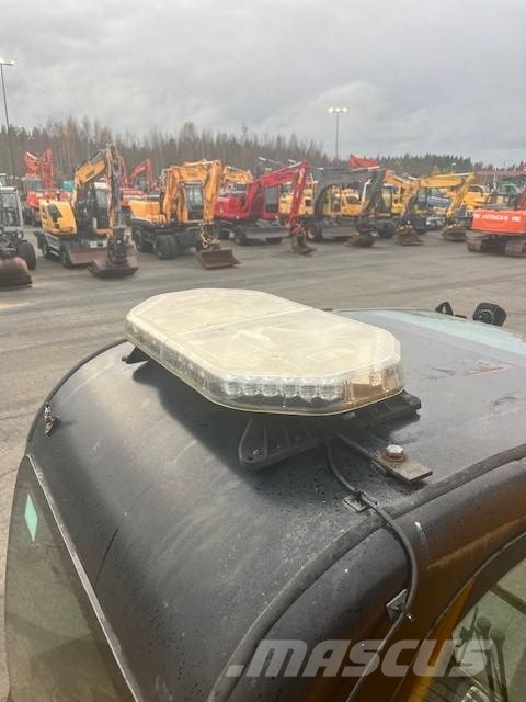 JCB JZ 255 LC / Tiltti+pihdit, Rasvari,Lämmitin Rupsgraafmachines
