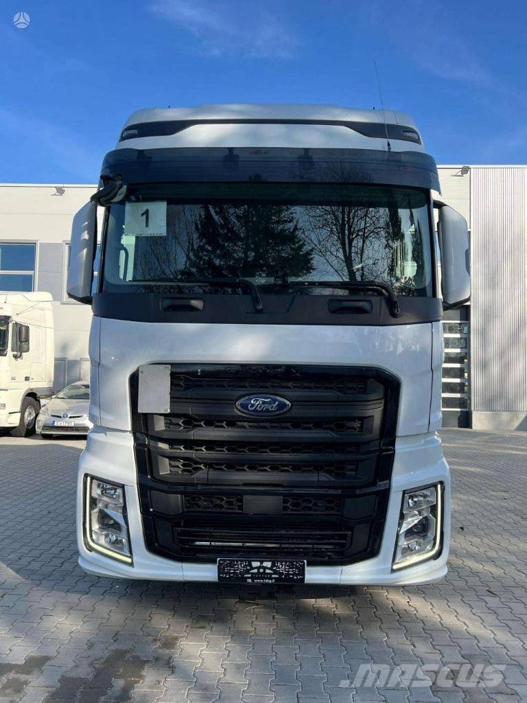 Ford F 500 شاحنات بغطاء جانبي