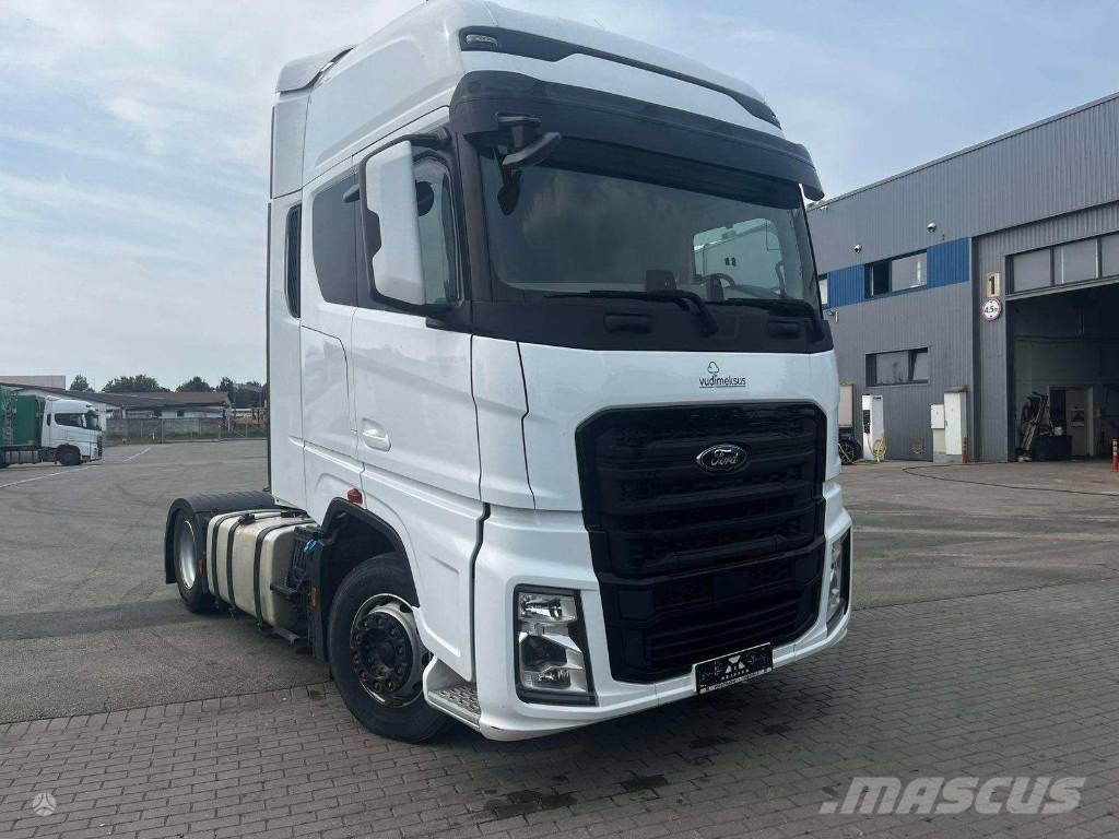 Ford F 500 شاحنات بغطاء جانبي