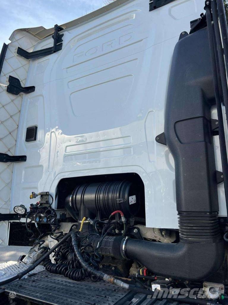 Ford F 500 شاحنات بغطاء جانبي