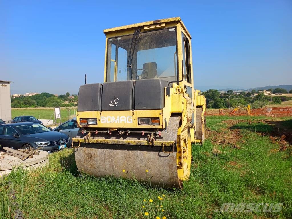 Bomag BW 151 AD-2 Двойни барабанни ролки