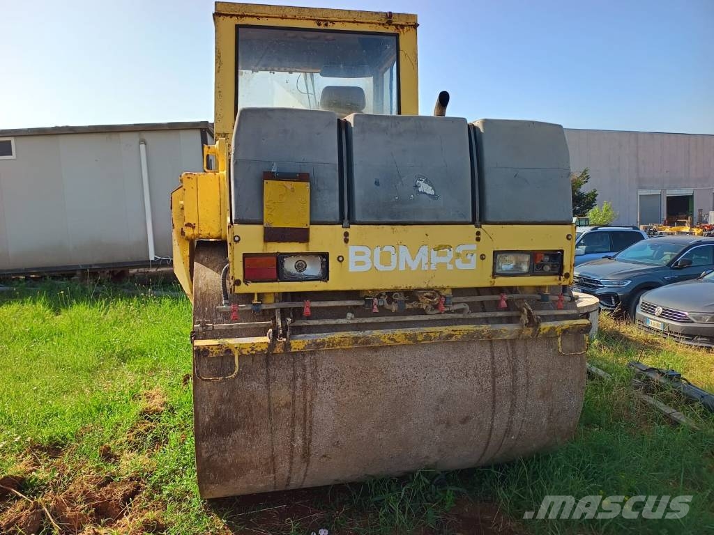 Bomag BW 151 AD-2 Двойни барабанни ролки