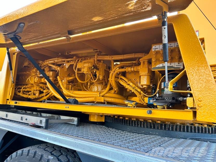 Liebherr LTC1050-3.1 All terrain cranes