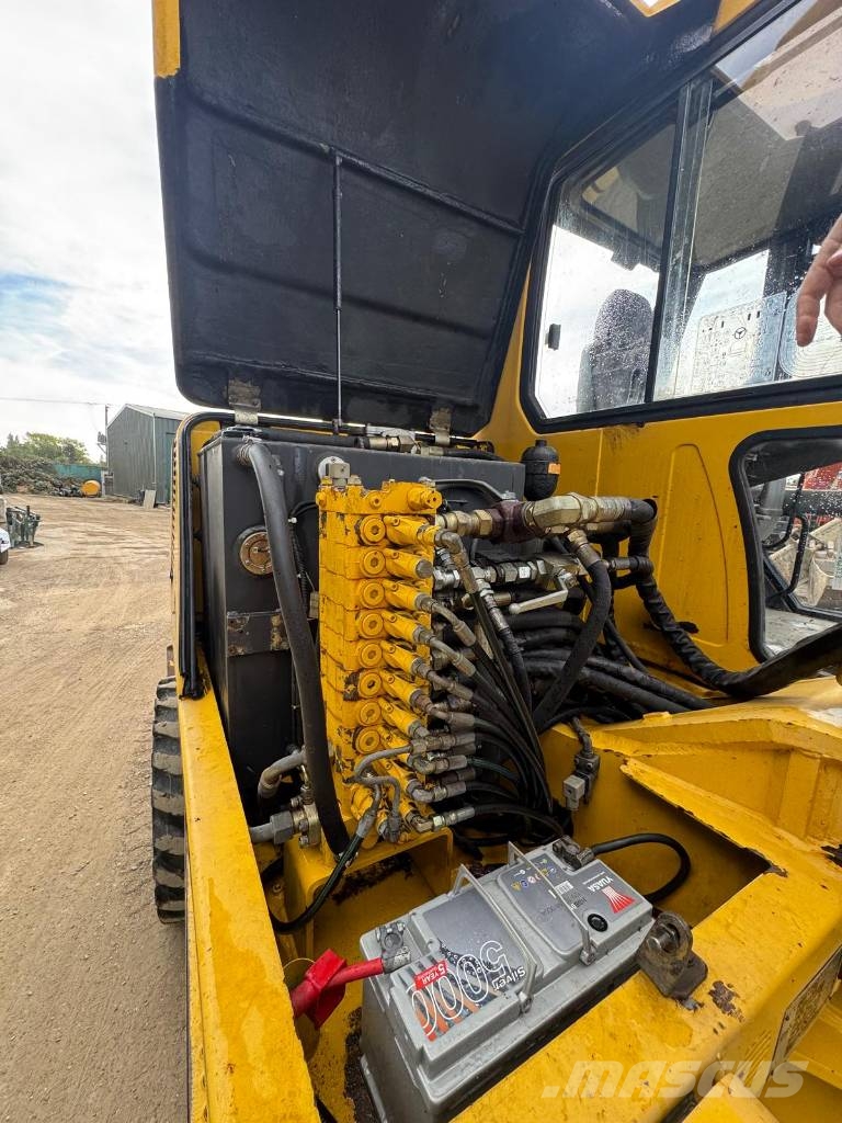 Komatsu PW 95R Bageri na kotačima