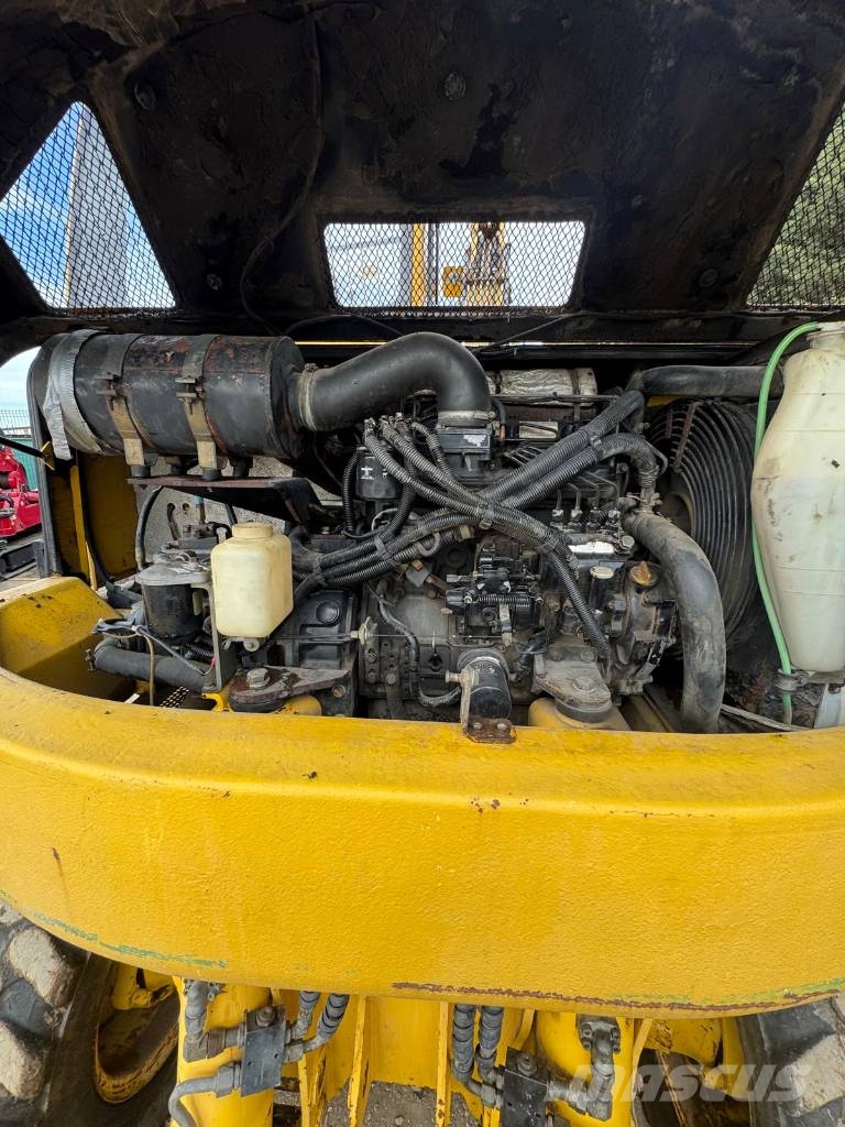 Komatsu PW 95R Bageri na kotačima