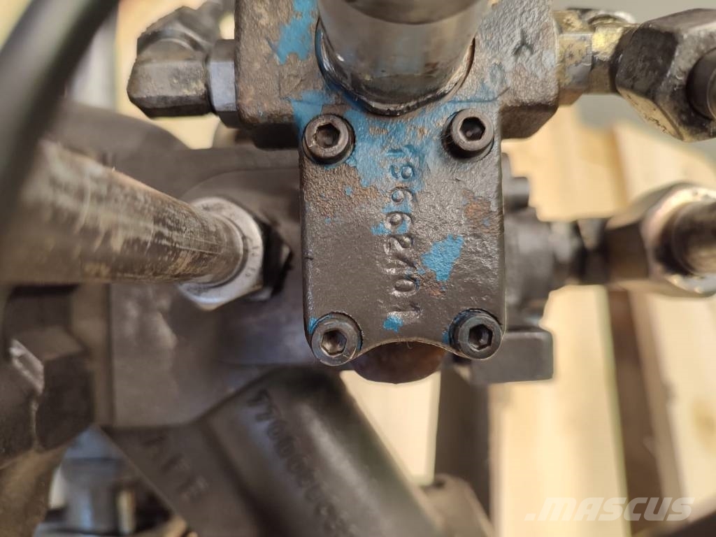  Hydraulic distributor 227397 77000273 Renault 180. 液压