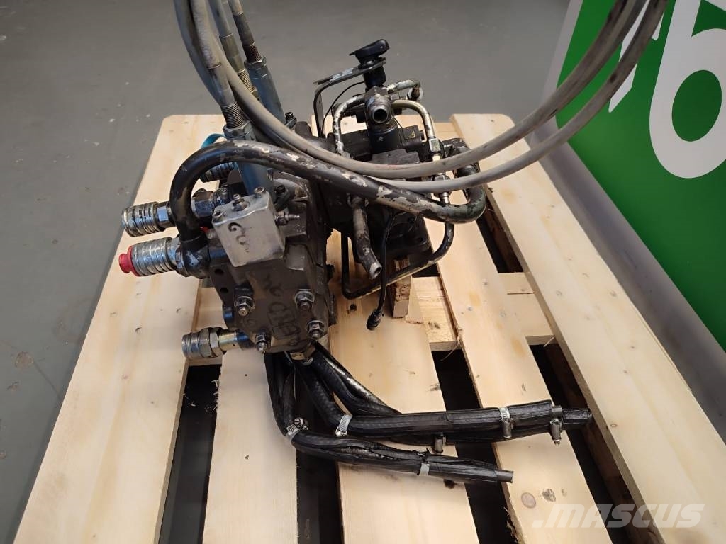  Hydraulic distributor 227397 77000273 Renault 180. 液压