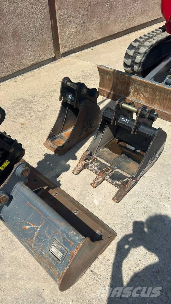 Takeuchi TB 230 Miniescavatori