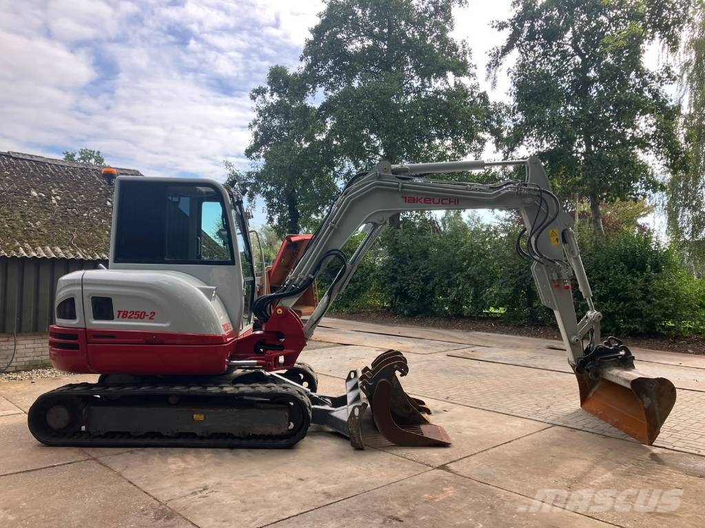 Takeuchi TB250-2 midigraver | 2395u | Airco | sloop-sorteer Εκσκαφάκι (διαβολάκι) < 7t