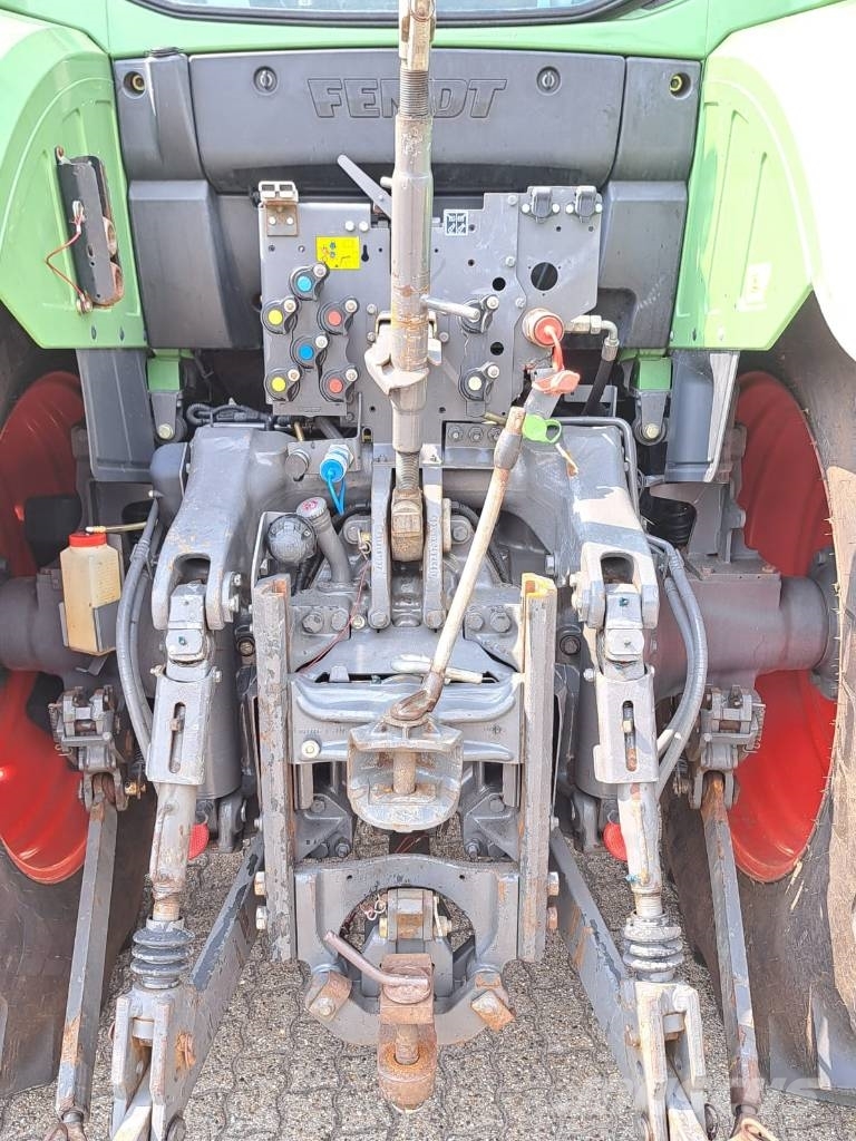 Fendt 714 Vario SCR Traktoriai