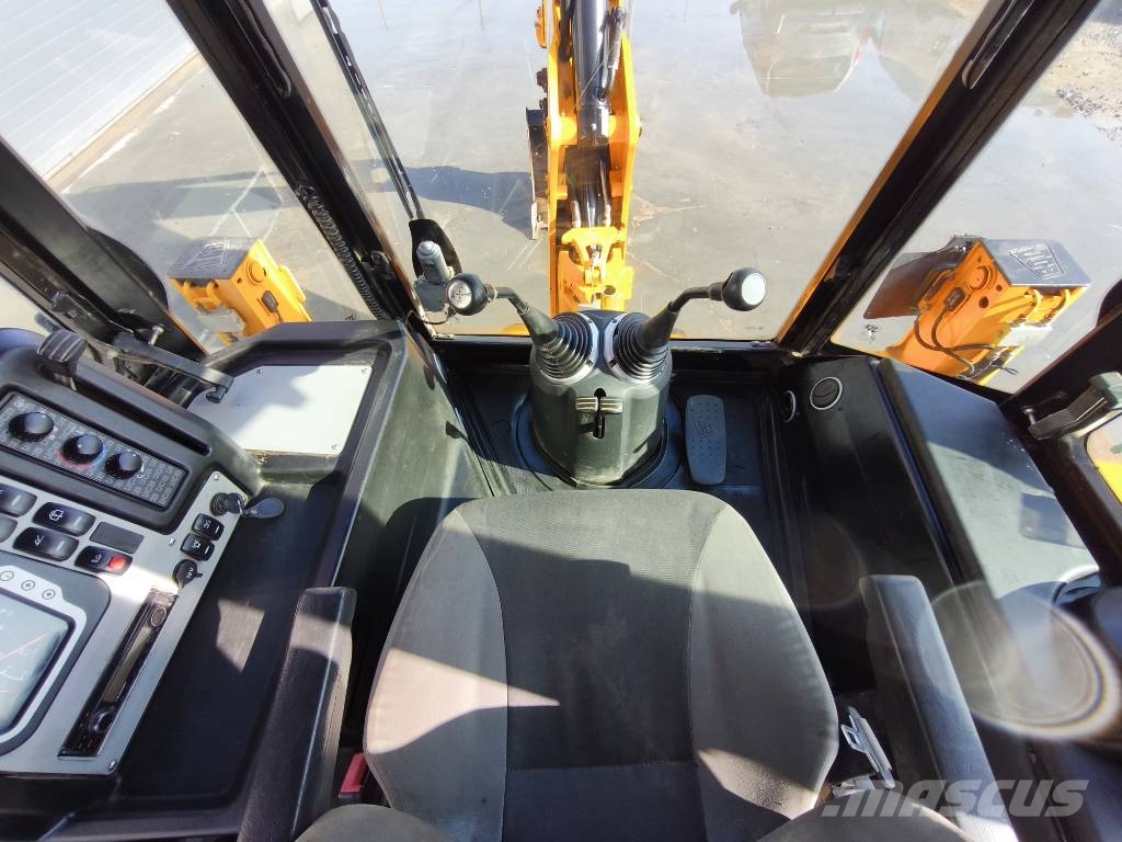 JCB 3 CX Backhoe loaders