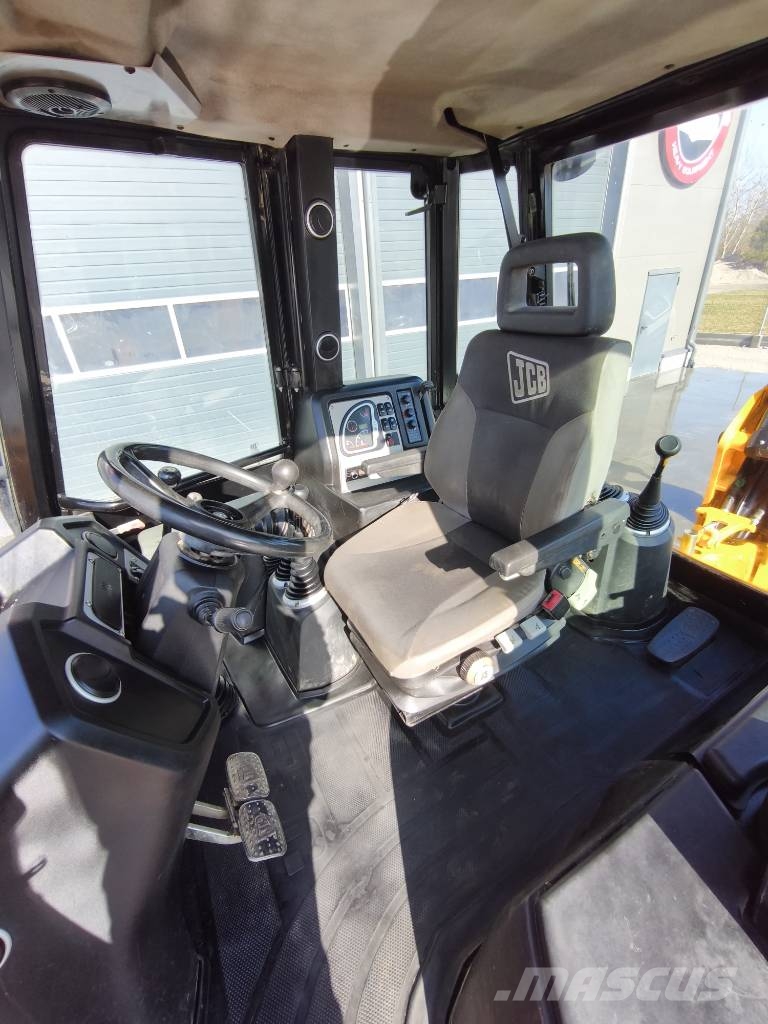 JCB 3 CX Backhoe loaders