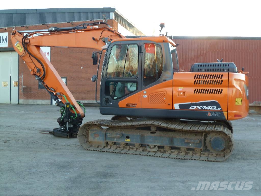 Doosan DX140LC-5 حفارات زحافة