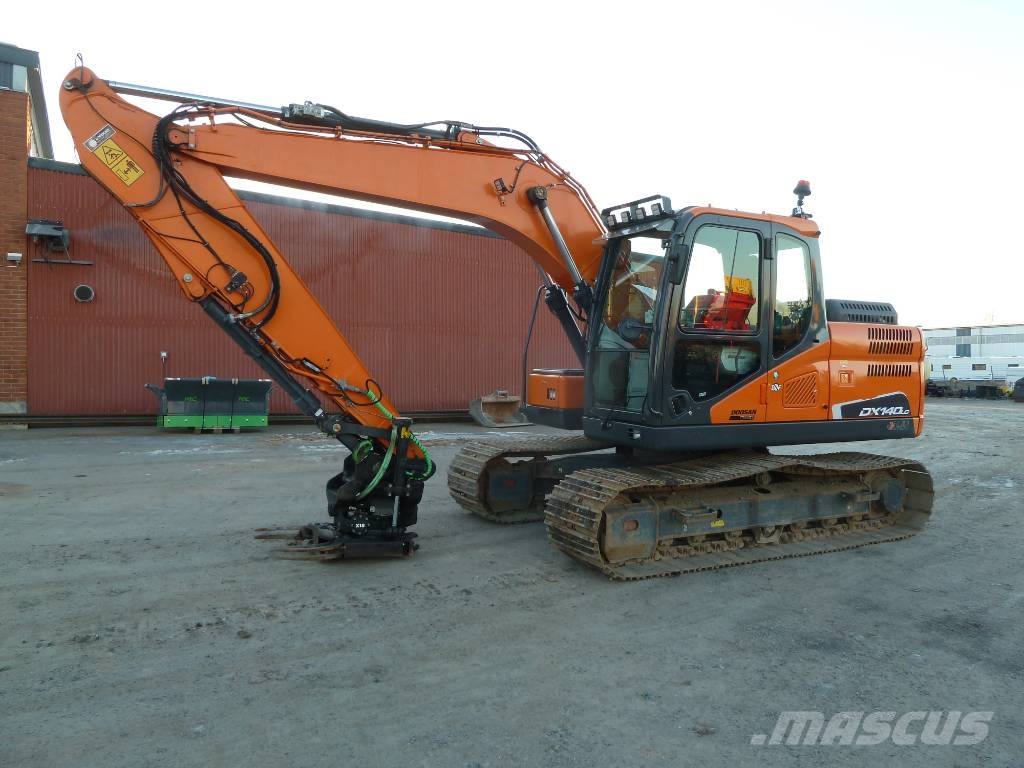 Doosan DX140LC-5 حفارات زحافة