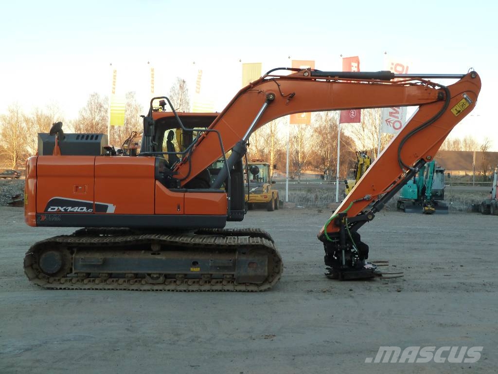 Doosan DX140LC-5 حفارات زحافة