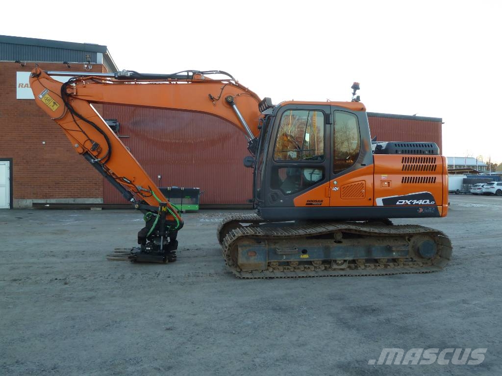 Doosan DX140LC-5 حفارات زحافة