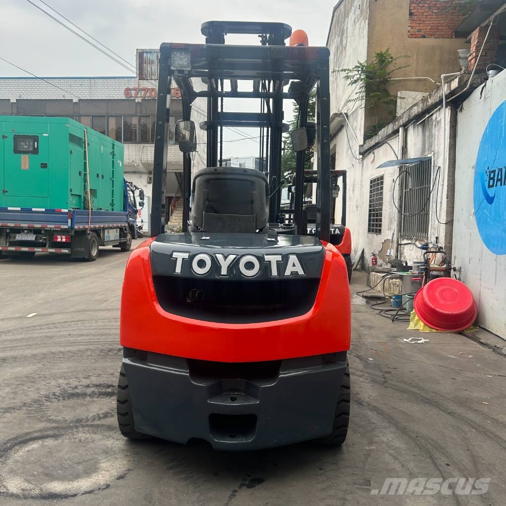 Toyota 8 FDN 30 柴油卡車