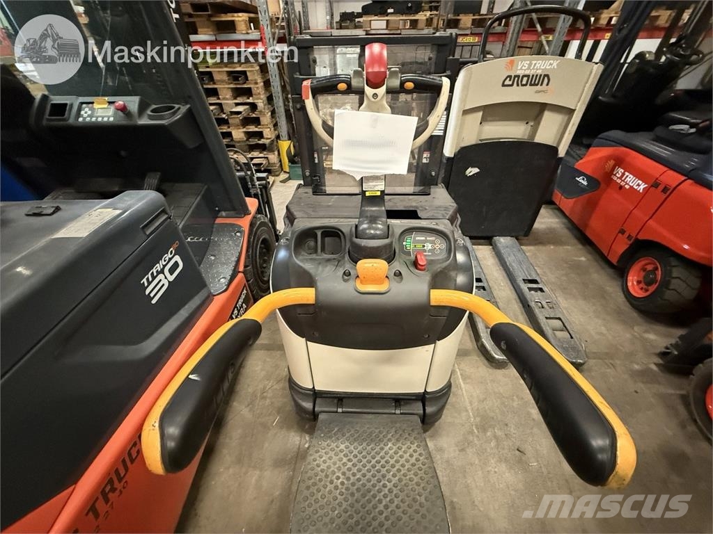 Crown DT 3040 Rankiniai vėžimėliai