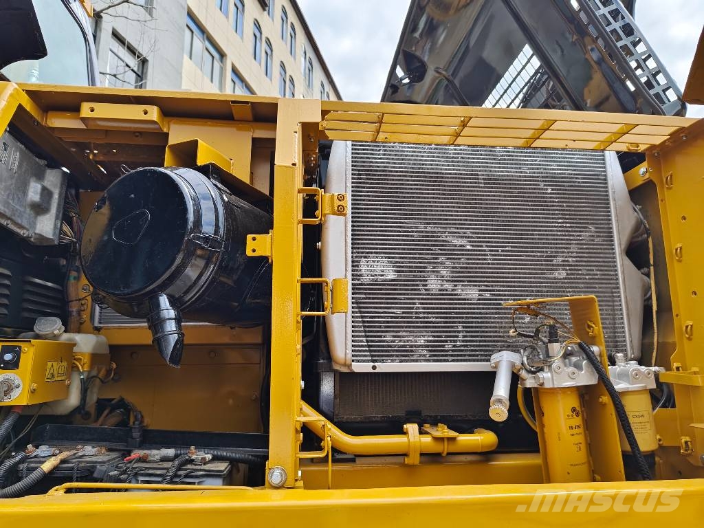 CAT 330 D Vikšriniai ekskavatoriai