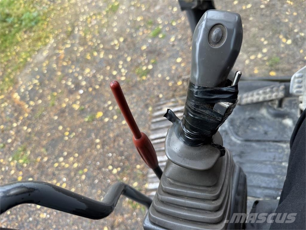 Hitachi ZX225 Pelle sur chenilles