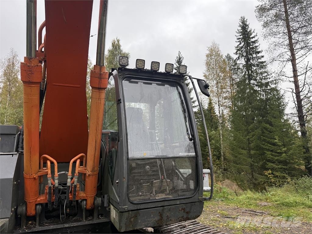 Hitachi ZX225 Pelle sur chenilles