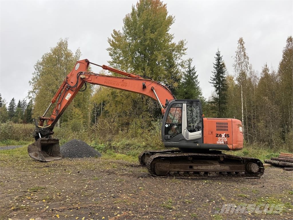 Hitachi ZX225 Pelle sur chenilles