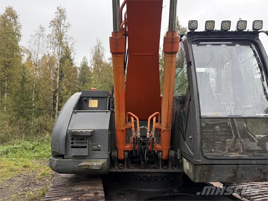 Hitachi ZX225 Pelle sur chenilles