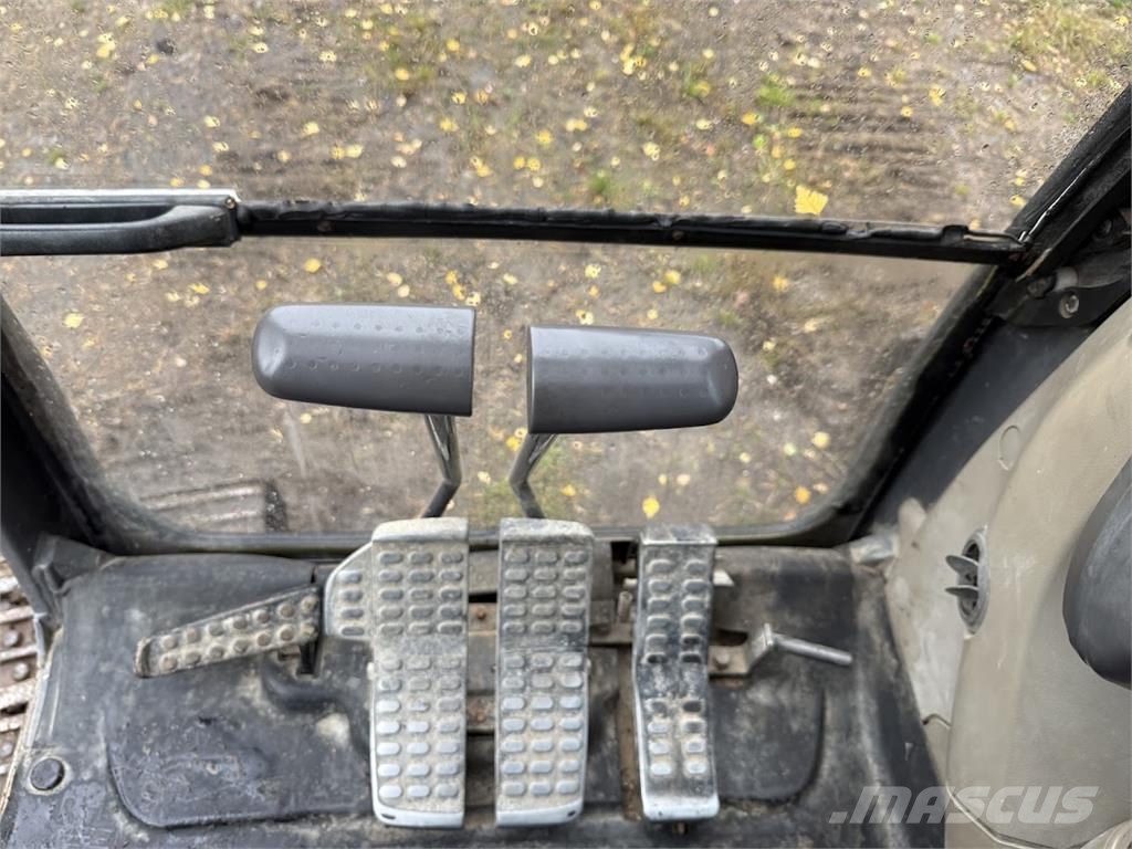 Hitachi ZX225 Pelle sur chenilles