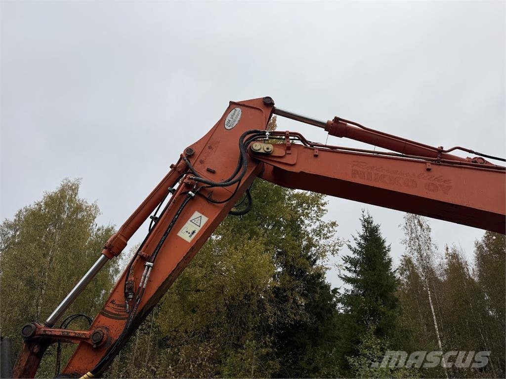Hitachi ZX225 Pelle sur chenilles