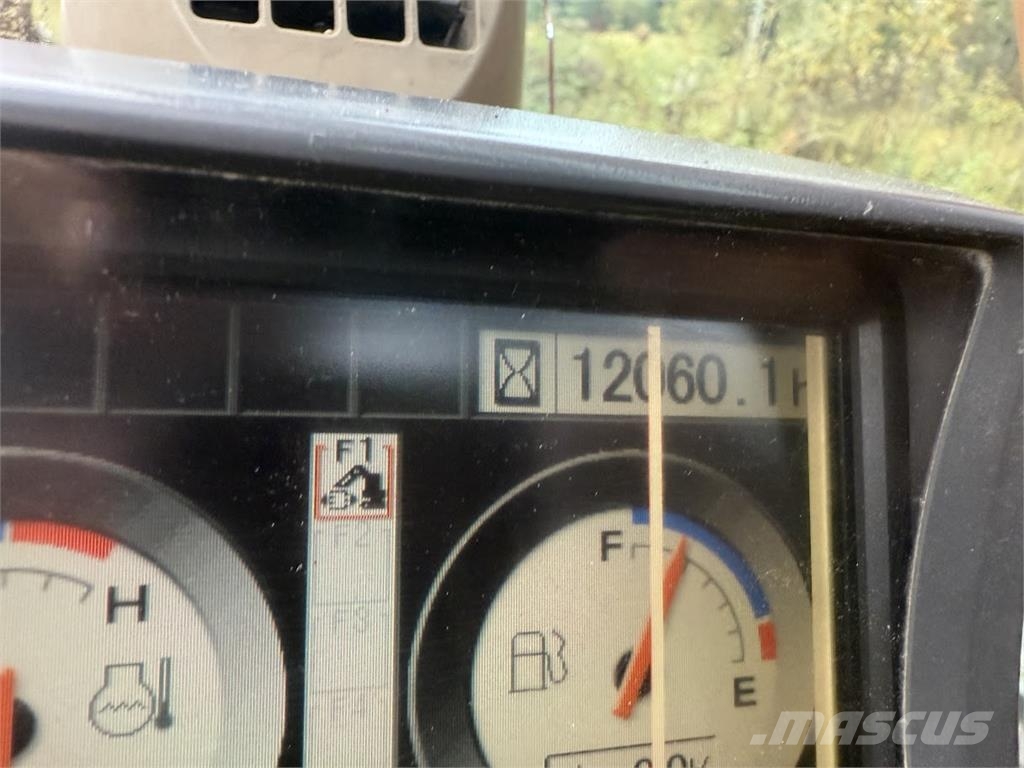Hitachi ZX225 Pelle sur chenilles