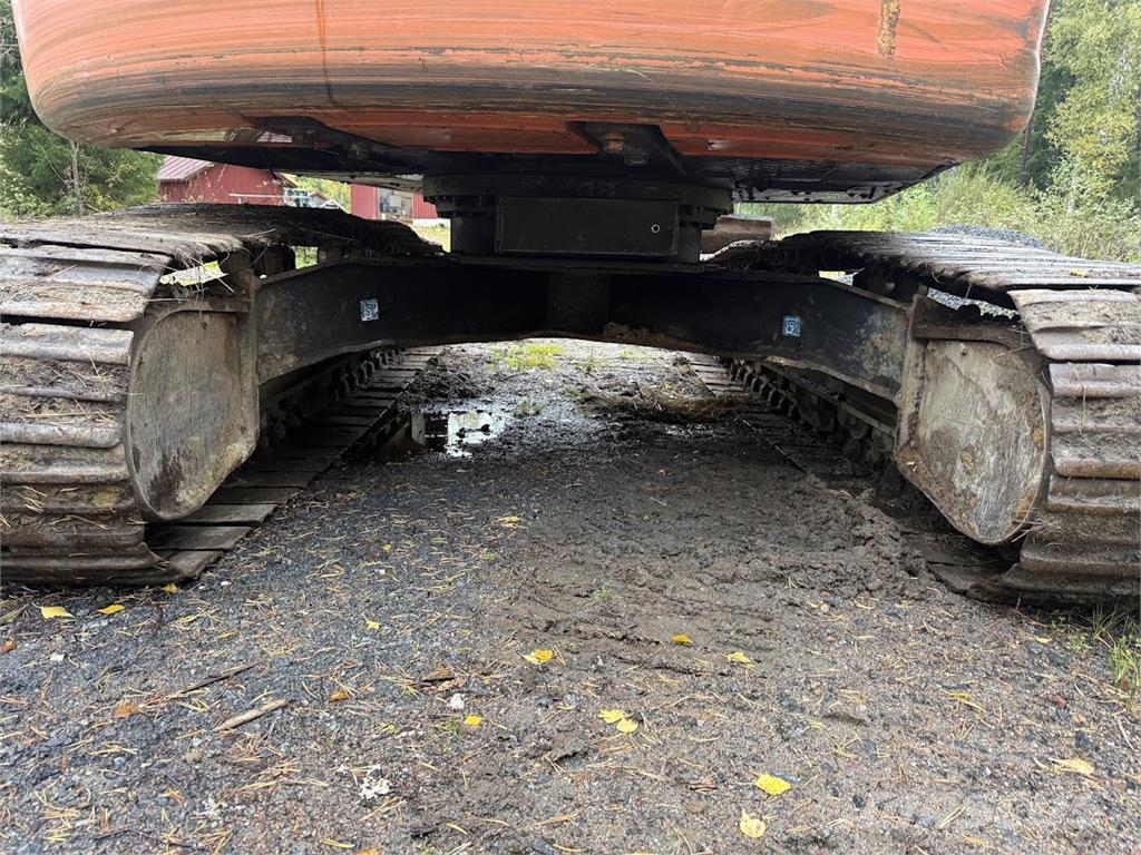 Hitachi ZX225 Pelle sur chenilles
